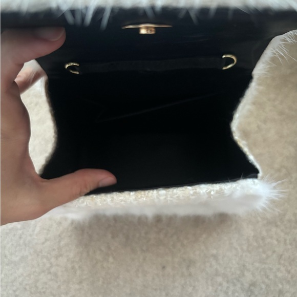 New, white woolen hand bag, Chanel style with pearl handle - Picture 4 of 5